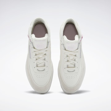 Sneaker alta 'Club C Geo' di Reebok in bianco