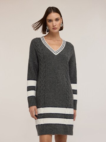 Robe MOTIVI en gris