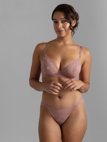 Dorina Slip in Beige