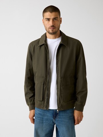 GUESS Between-Season Jacket in Green: front