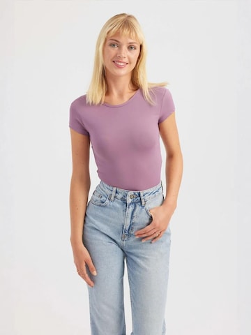 Hiccup T-Shirt in Lila: Vorderseite