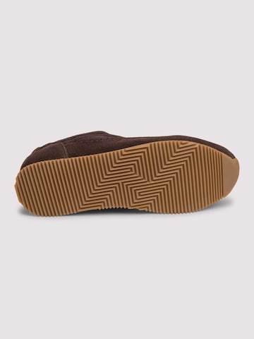 Pantofi de la Ombre pe maro
