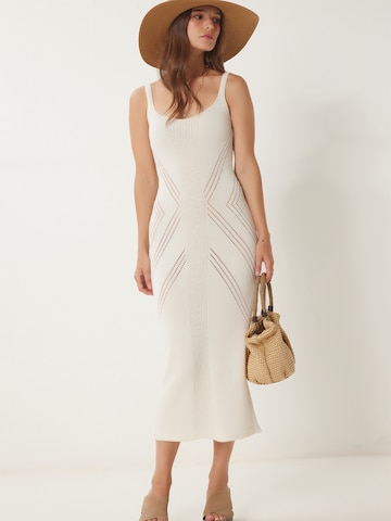 Robes en maille Happiness İstanbul en beige