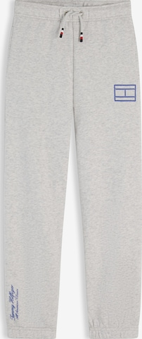 pilka TOMMY HILFIGER Siaurėjantis Kelnės 'Outline Flag Wide Cuffed Leg': priekis