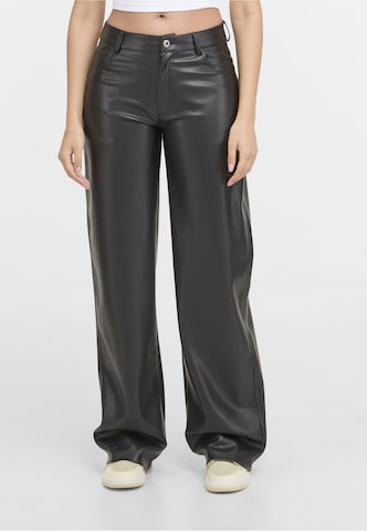 2Y Studios - Loosefit Calças 'Tiva' em preto: frente