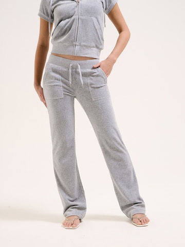 Tapered Pantaloni sportivi di Juicy Couture in grigio: frontale