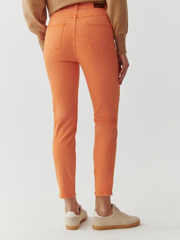 Coupe slim Pantalon 'Romiki' TATUUM en orange