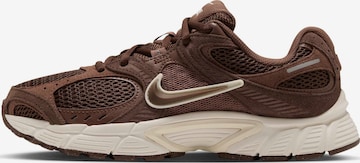 brūns Nike Sportswear Zemie brīvā laika apavi 'V5 RNR SUEDE 2': no priekšpuses