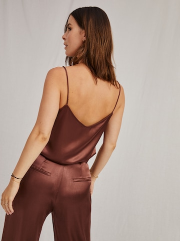 A LOT LESS Top 'Tayra' in Brown