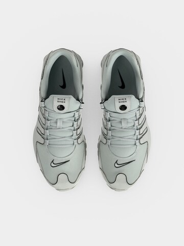 Baskets basses 'SHOX NZ' Nike Sportswear en gris
