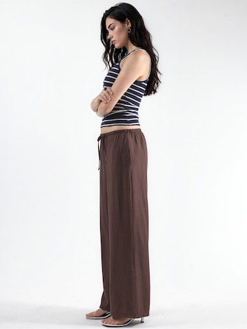 Wide leg Pantaloni di Busem in marrone
