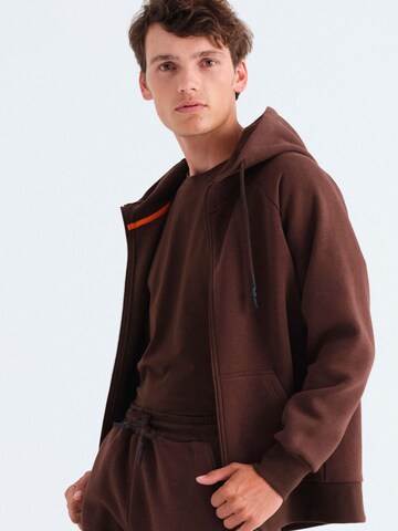 Rockupy Sweatshirt 'Chris' in Brown