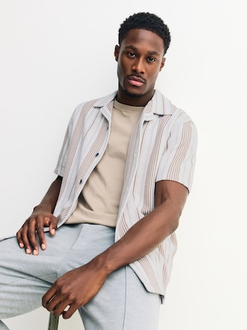 Coupe regular Chemise Next en marron