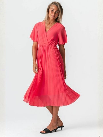 Rochie ' Lina ' de la TEESHOPPEN pe roșu