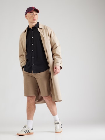 GAP Regular Fit Paita värissä musta