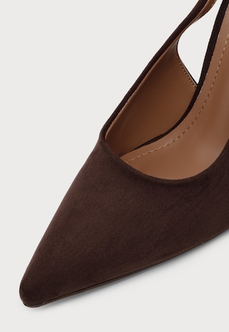 ABOUT YOU Γόβες slingback 'Juna' σε καφέ