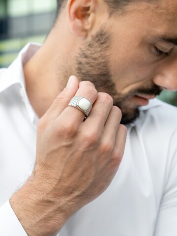 GT Collection Ring 'WHITE HOWLITE' in Silver: front