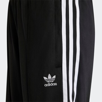 ADIDAS ORIGINALS Loosefit Housut 'Adicolor Wide' värissä musta