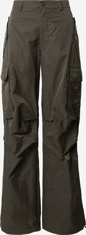 Oval Square Loose fit Cargo Pants in Green: front