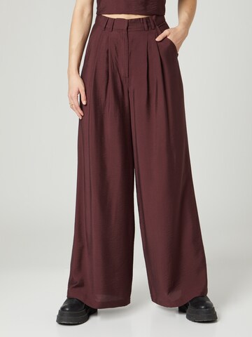 Guido Maria Kretschmer Women Wide leg Pleat-Front Pants 'Finja' in Brown: front