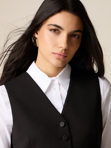 oltre Vest in Black