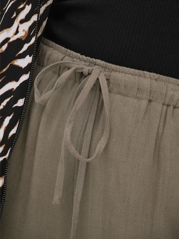 Loosefit Pantaloni 'CARSiesta' di ONLY Carmakoma in grigio