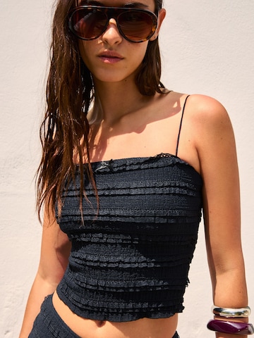 Bershka Top – černá: přední strana