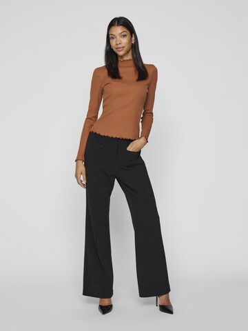 VILA - Acampanado Pantalón en negro