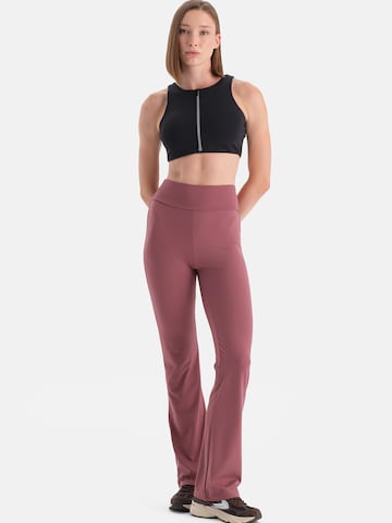 Dagi regular Κολάν σε ροζ: μπροστά