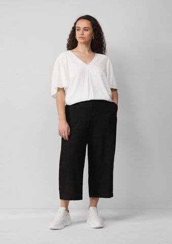 QS Loose fit Trousers in Black: front