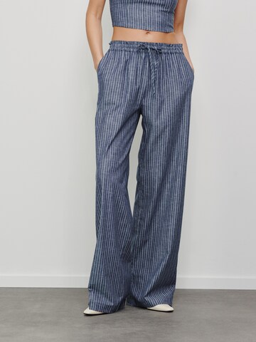RÆRE by Lorena Rae Wide leg Pants 'Eloy ' in Blue: front