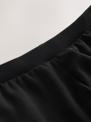 Next Tapered Housut värissä musta