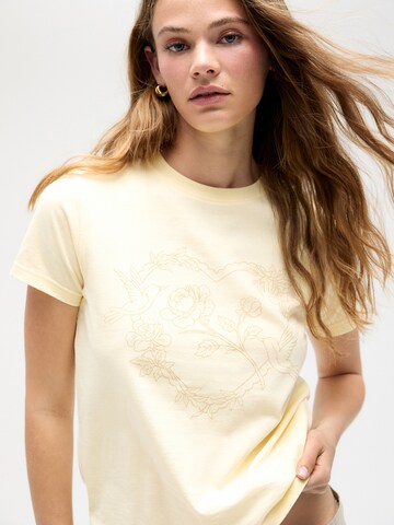 Pull&Bear T-Shirt in Gelb