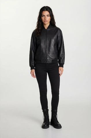trueprodigy Between-season jacket 'Seilina' in Black