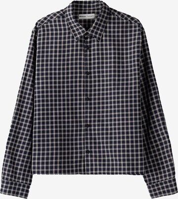 Bershka Regular fit Button Up Shirt in Blue: front