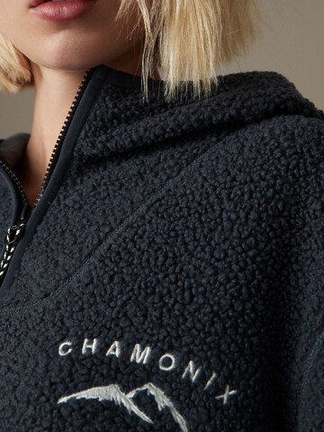 Next Pullover in Grau