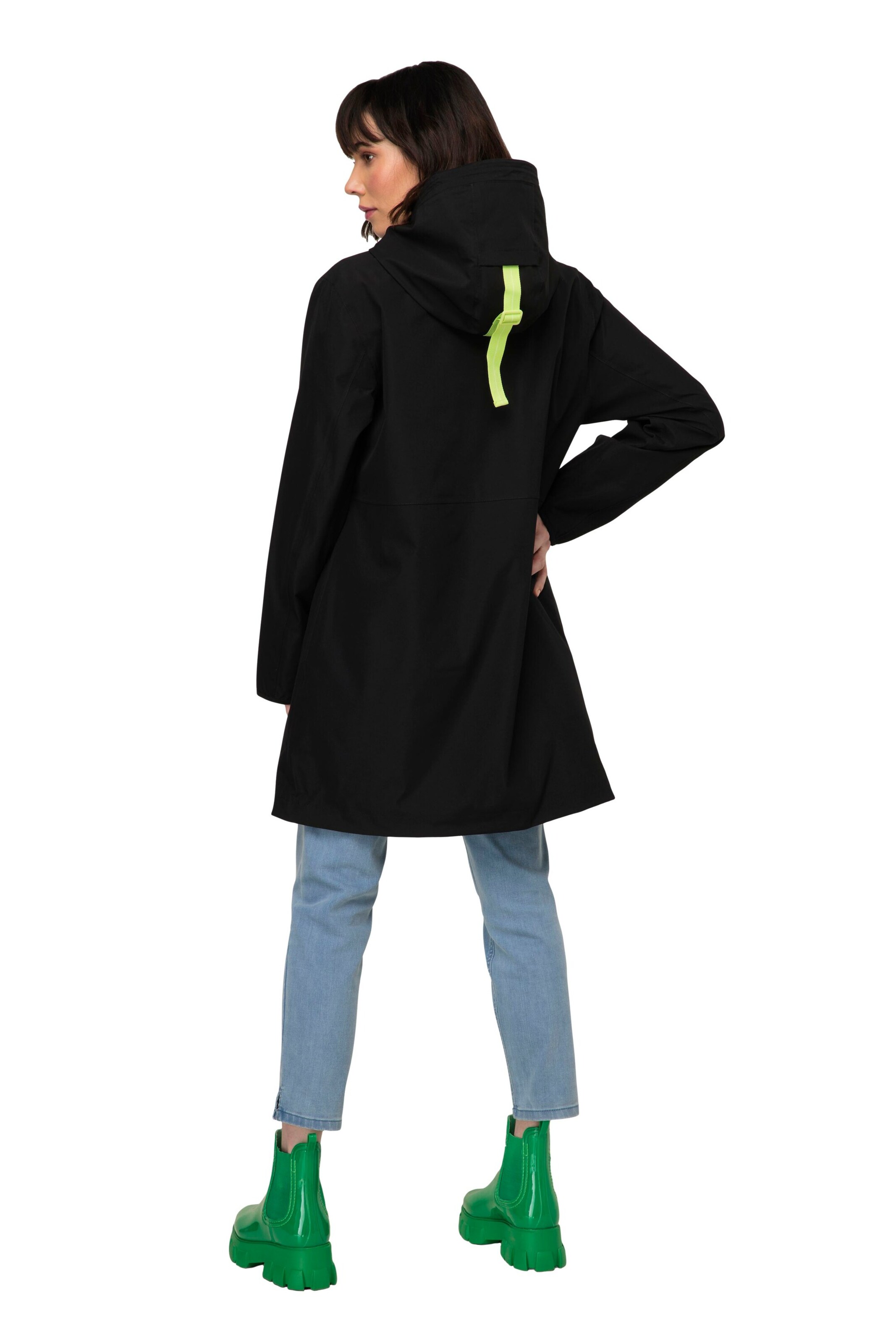 LAURASØN Performance Jacket in Black