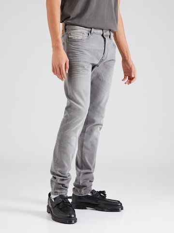 Coupe slim Jean 'LUSTER' DIESEL en gris : devant