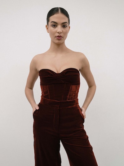 4TAILORS Haut en marron, Vue avec produit