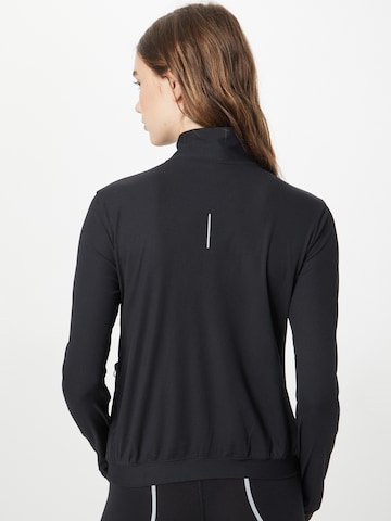 NIKE - Camiseta funcional 'Element' en negro