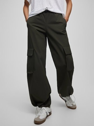 Loosefit Pantalon cargo Pull&Bear en vert