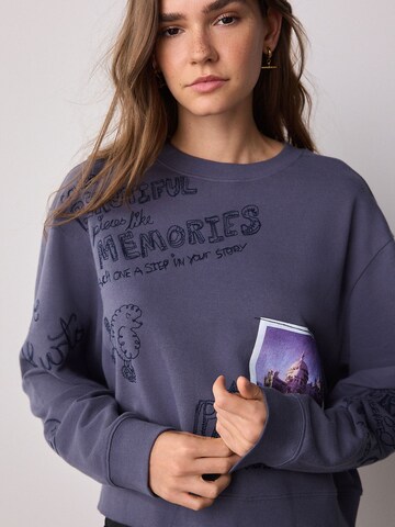 Next Sweatshirt 'Conversational Sketch' in Blue