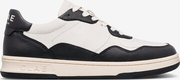 Baskets basses 'Elford' CLAE en blanc : devant