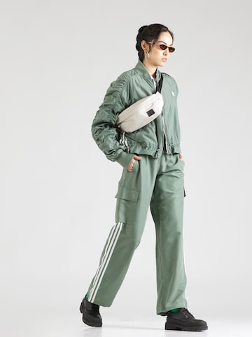 Loosefit Pantaloni cu buzunare de la ADIDAS ORIGINALS pe verde
