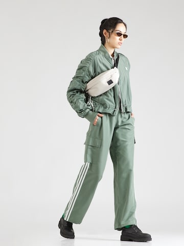 ADIDAS ORIGINALS Loosefit Παντελόνι cargo σε πράσινο