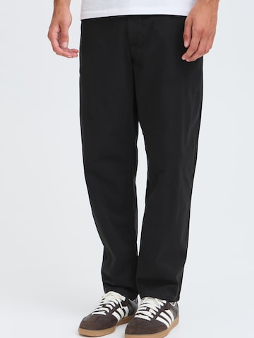 Casual Friday Loosefit Παντελόνι τσίνο 'CFPepe' σε μαύρο: μπροστά