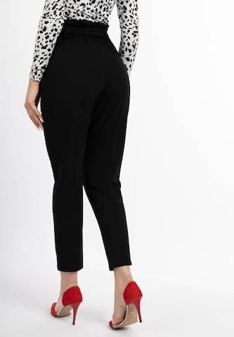 faina - regular Pantalón en negro