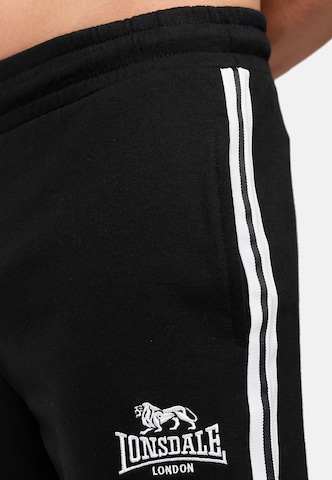 LONSDALE Tapered Bukser 'Foindle' i sort