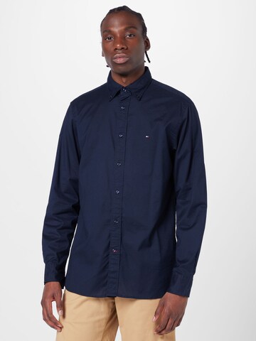 TOMMY HILFIGER - Regular Fit Camisa em azul: frente