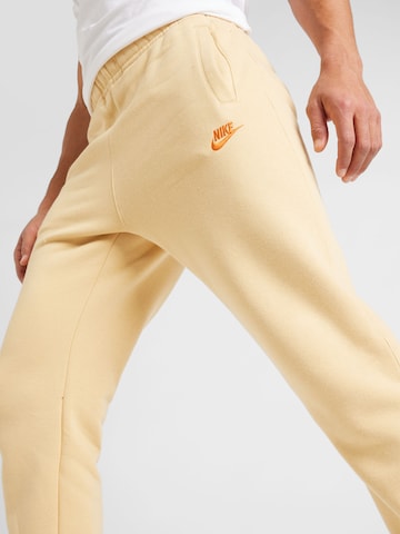 Tapered Pantaloni 'CLUB FLEECE' di Nike Sportswear in beige